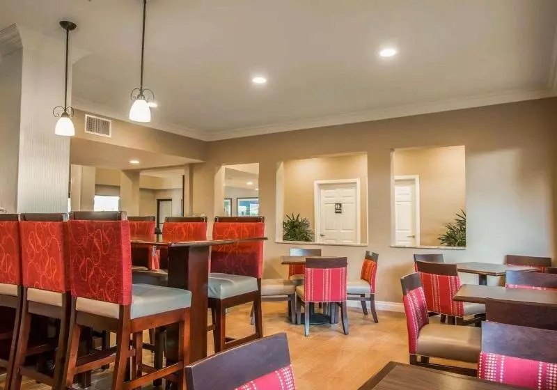 Отель Comfort Inn & Suites Huntington Beach