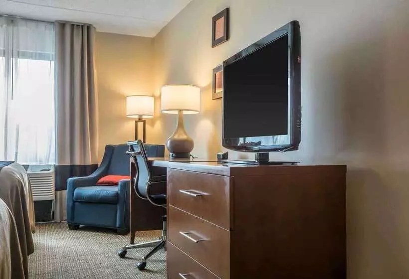 בית מלון כפרי Comfort Inn The Pointe