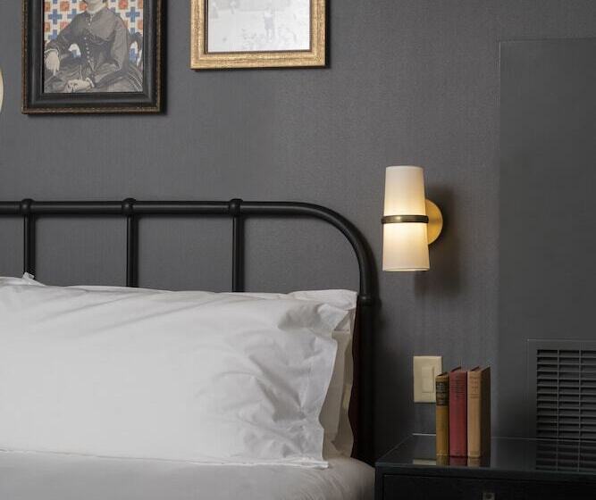 Copley Square Hotel, A Found