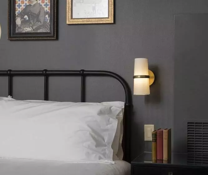 Copley Square Hotel, A Found