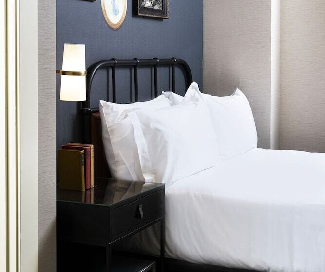 Copley Square Hotel, A Found