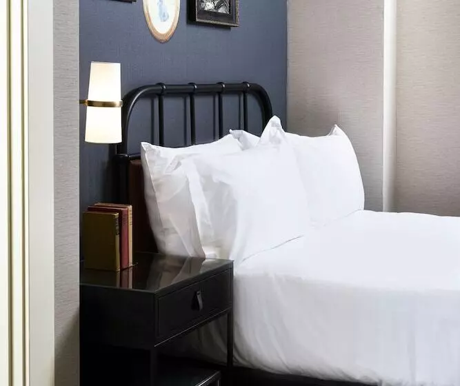 Copley Square Hotel, A Found