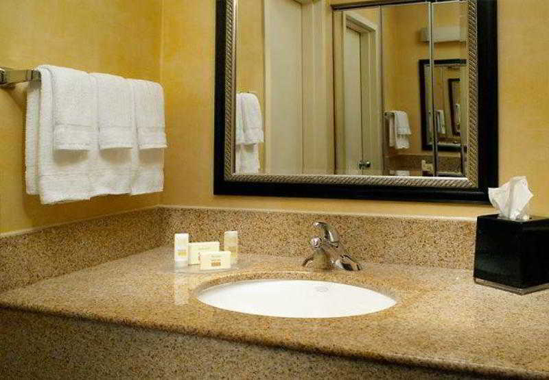 هتل Courtyard By Marriott Augusta