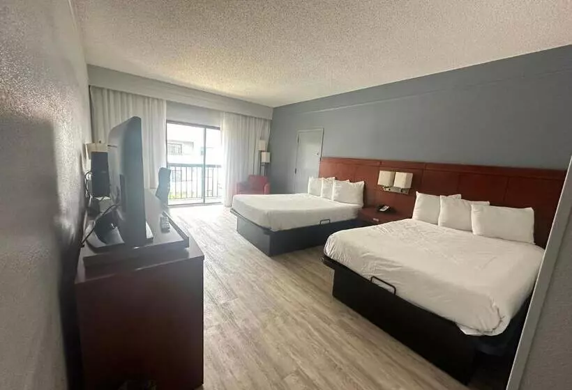 فندق Super 8 By Wyndham Dallas Love Field Airport