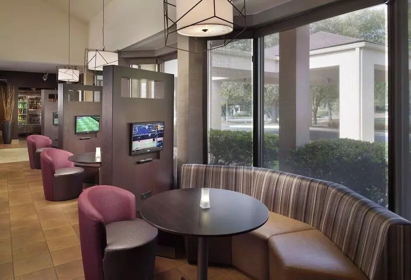 Отель Courtyard Charlotte Arrowood