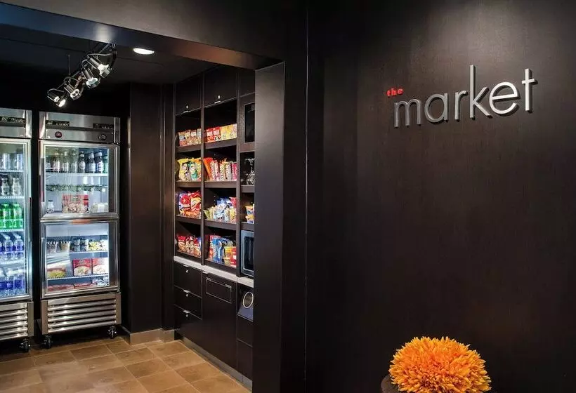 Отель Courtyard Charlotte Arrowood