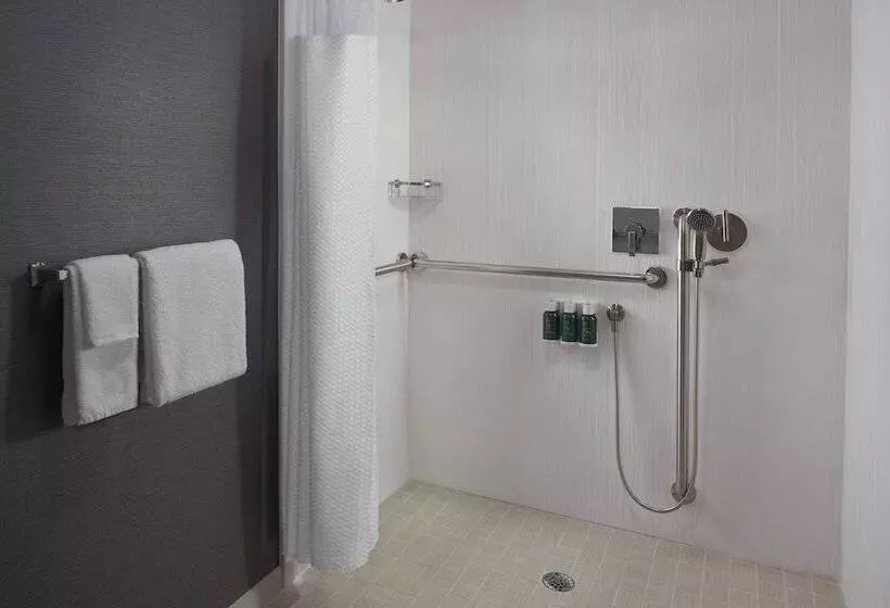 Отель Courtyard Charlotte Arrowood