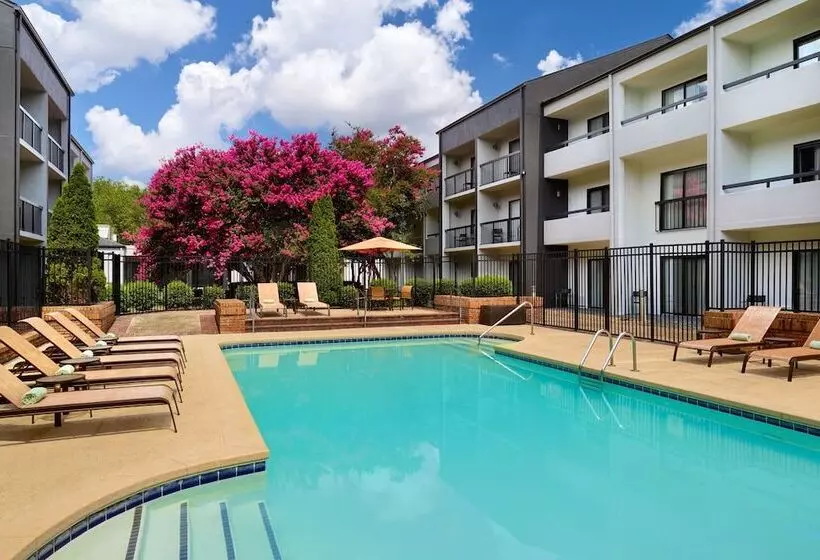 Отель Courtyard Charlotte Arrowood