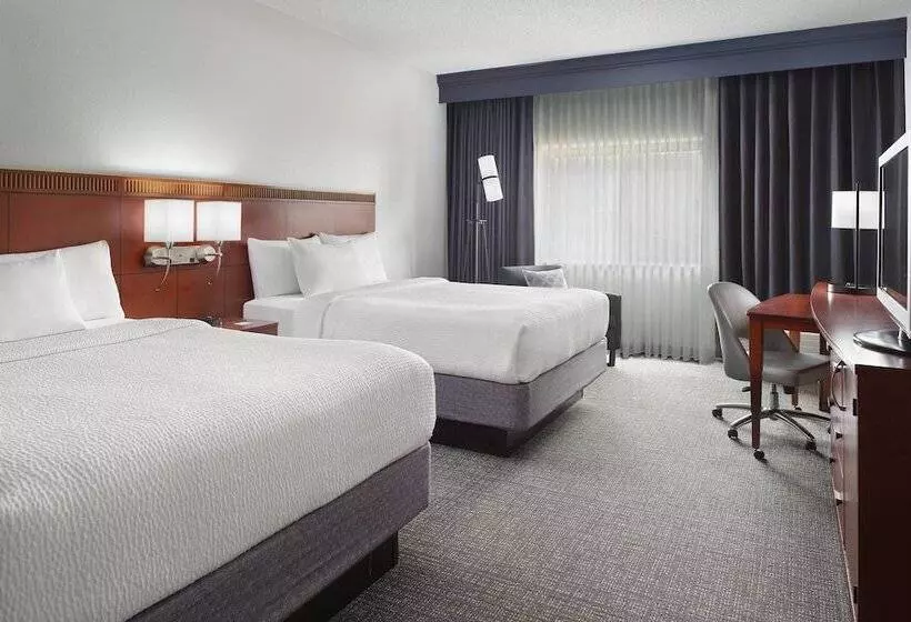 Отель Courtyard Charlotte Arrowood