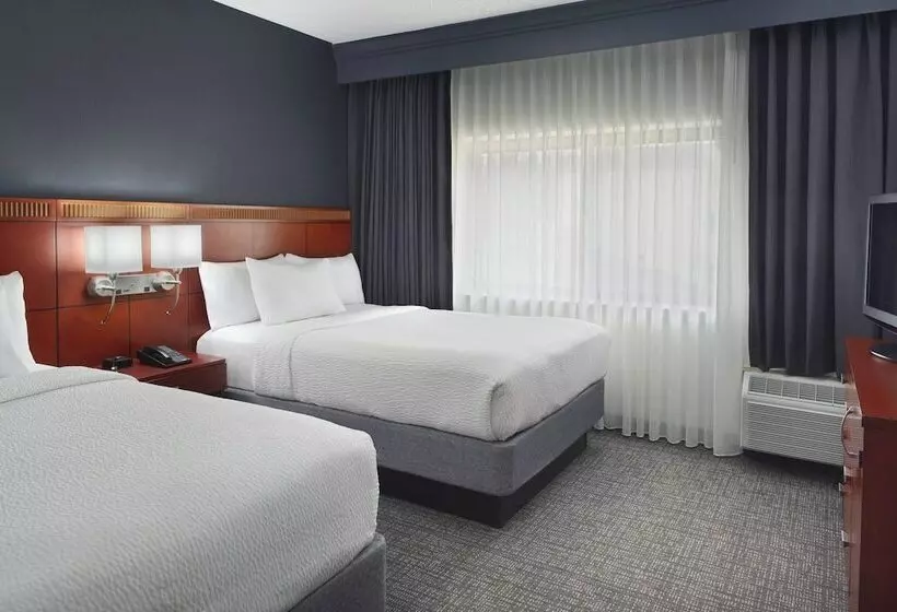 Отель Courtyard Charlotte Arrowood