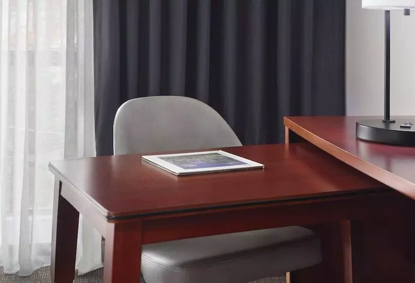 Отель Courtyard Charlotte Arrowood