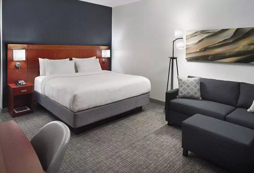 Отель Courtyard Charlotte Arrowood