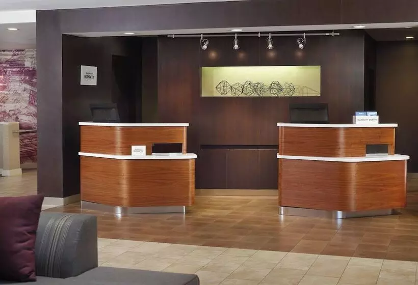 Отель Courtyard Charlotte Arrowood