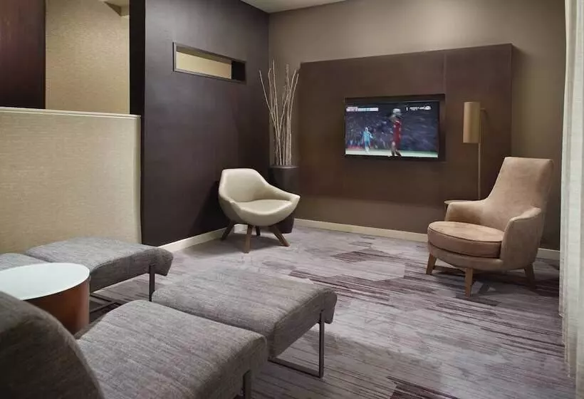 Отель Courtyard Charlotte Arrowood