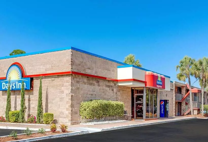 Hotel Days Inn By Wyndham Bradenton  Near The Gulf