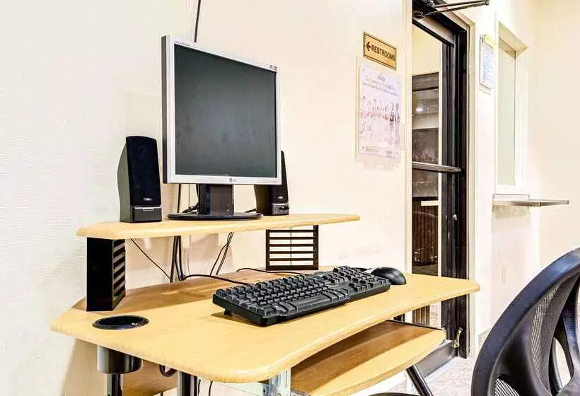 Hotel Days Inn By Wyndham Bradenton  Near The Gulf