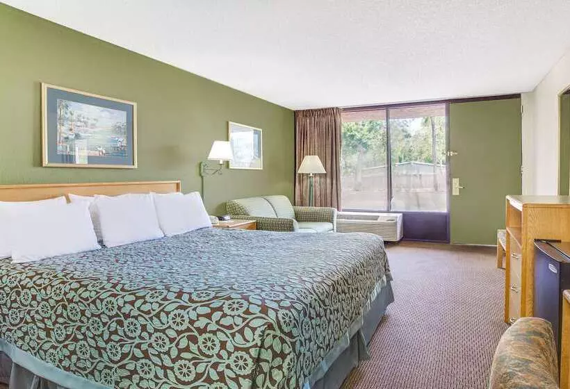 Hotel Days Inn By Wyndham Bradenton  Near The Gulf