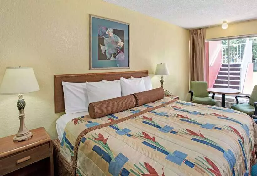 酒店 Days Inn By Wyndham Cocoa Cruiseport West At I95/524