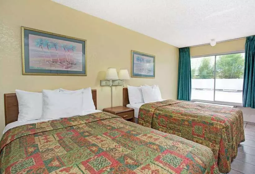 酒店 Days Inn By Wyndham Cocoa Cruiseport West At I95/524