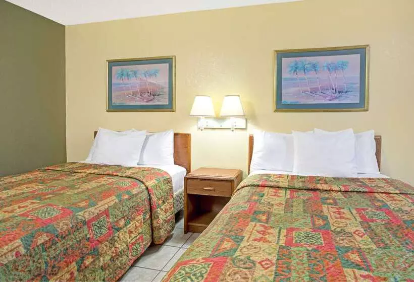 酒店 Days Inn By Wyndham Cocoa Cruiseport West At I95/524