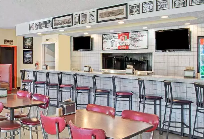 酒店 Days Inn By Wyndham Cocoa Cruiseport West At I95/524