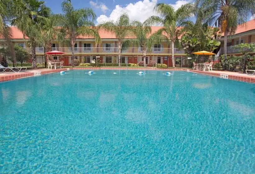 酒店 Days Inn By Wyndham Cocoa Cruiseport West At I95/524