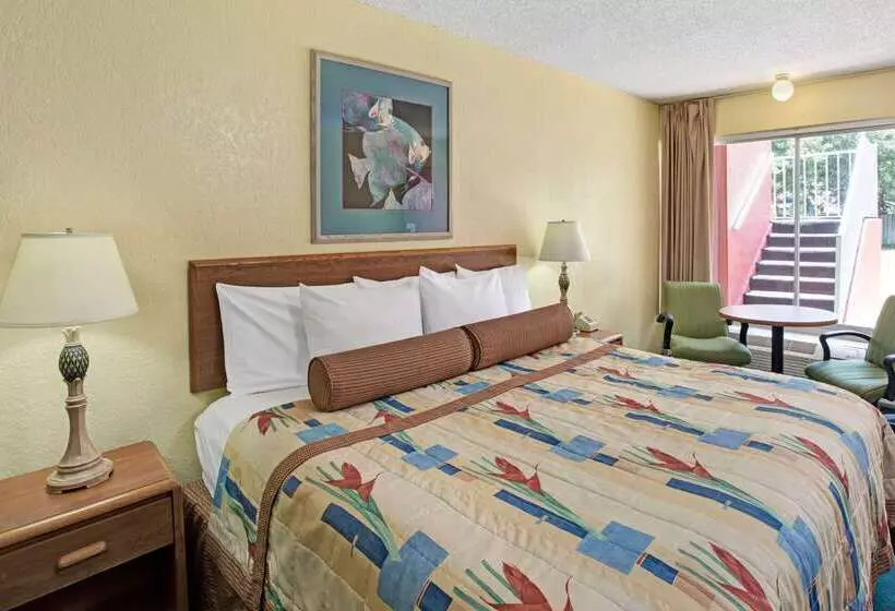 酒店 Days Inn By Wyndham Cocoa Cruiseport West At I95/524