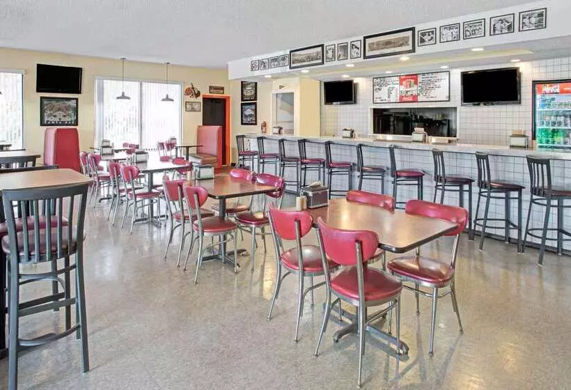 酒店 Days Inn By Wyndham Cocoa Cruiseport West At I95/524