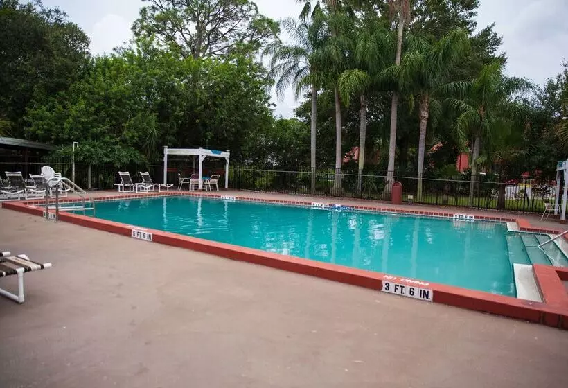 酒店 Days Inn By Wyndham Cocoa Cruiseport West At I95/524