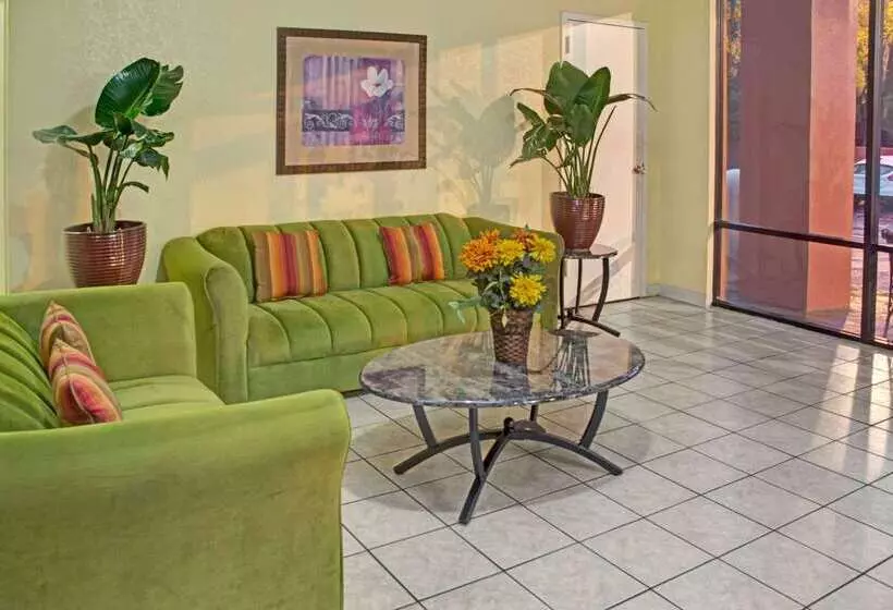 酒店 Days Inn By Wyndham Cocoa Cruiseport West At I95/524