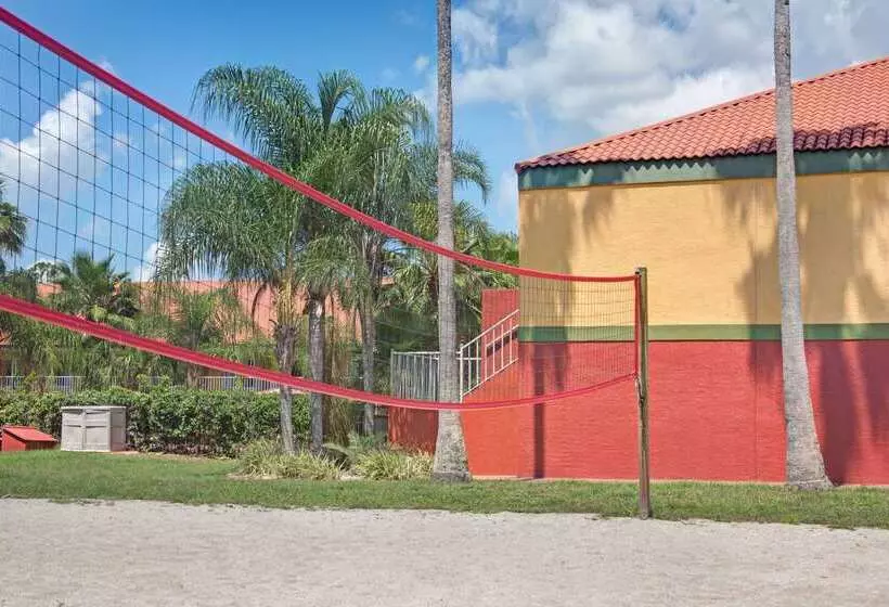 酒店 Days Inn By Wyndham Cocoa Cruiseport West At I95/524