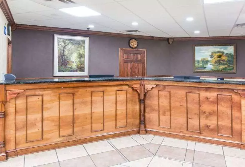 ホテル Days Inn By Wyndham Columbus North Fort Moore