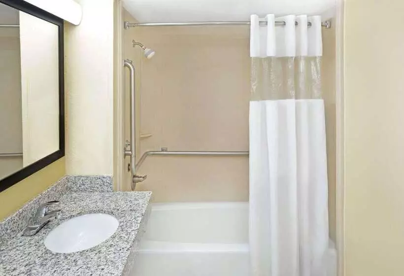 ホテル Days Inn By Wyndham Columbus North Fort Moore