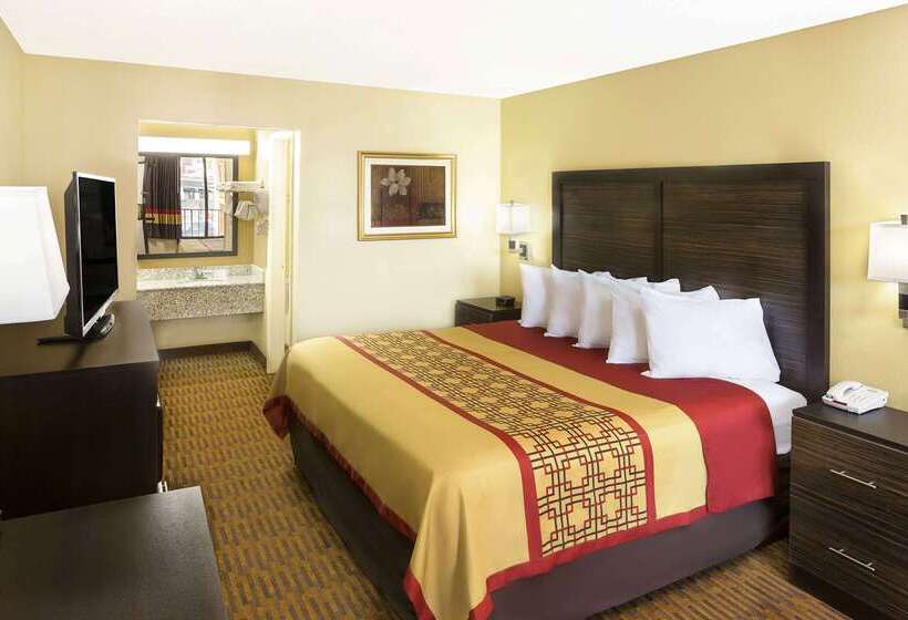 هتل Days Inn By Wyndham Columbus North Fort Moore