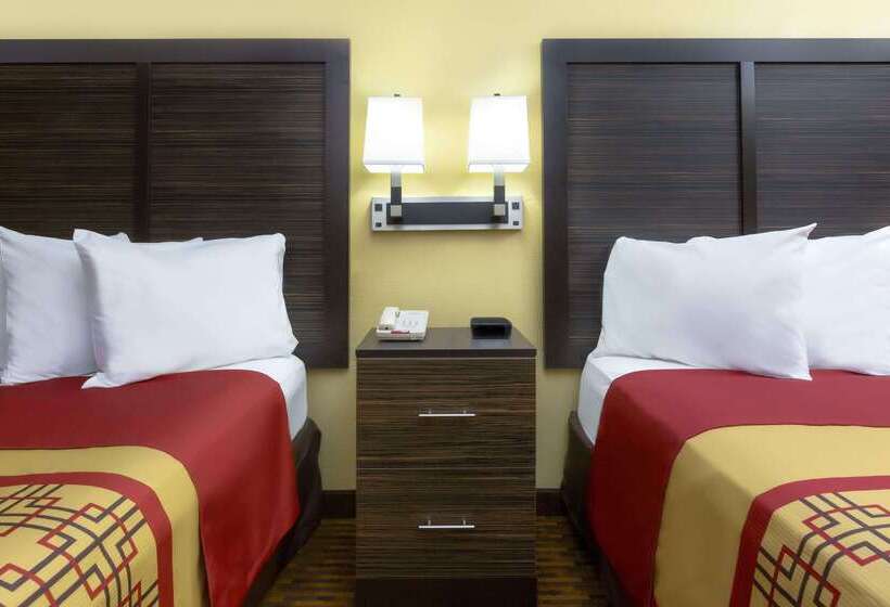 هتل Days Inn By Wyndham Columbus North Fort Moore