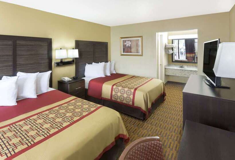هتل Days Inn By Wyndham Columbus North Fort Moore