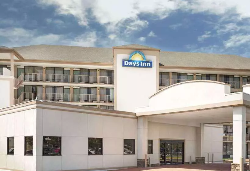 ホテル Days Inn By Wyndham Columbus North Fort Moore