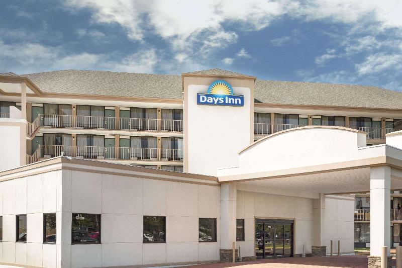 هتل Days Inn By Wyndham Columbus North Fort Moore