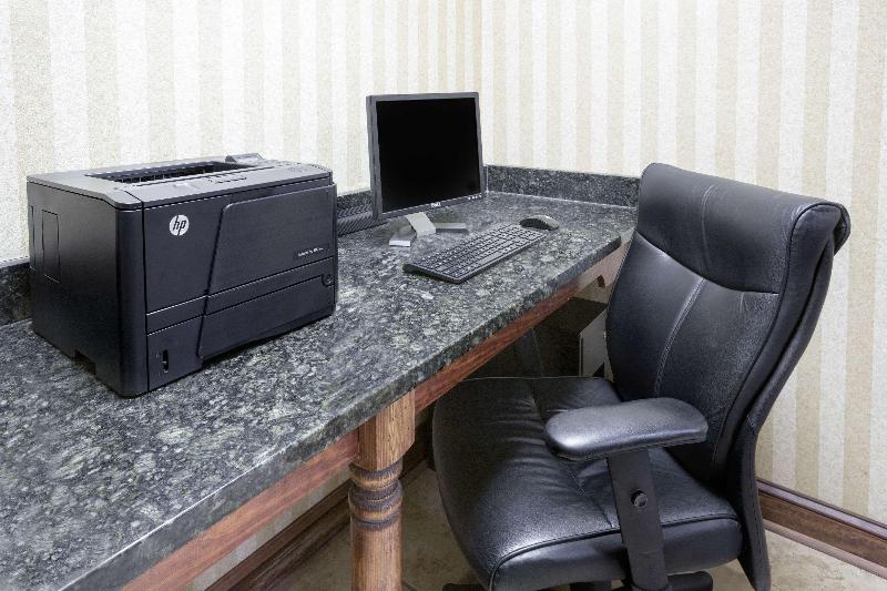 هتل Days Inn By Wyndham Columbus North Fort Moore