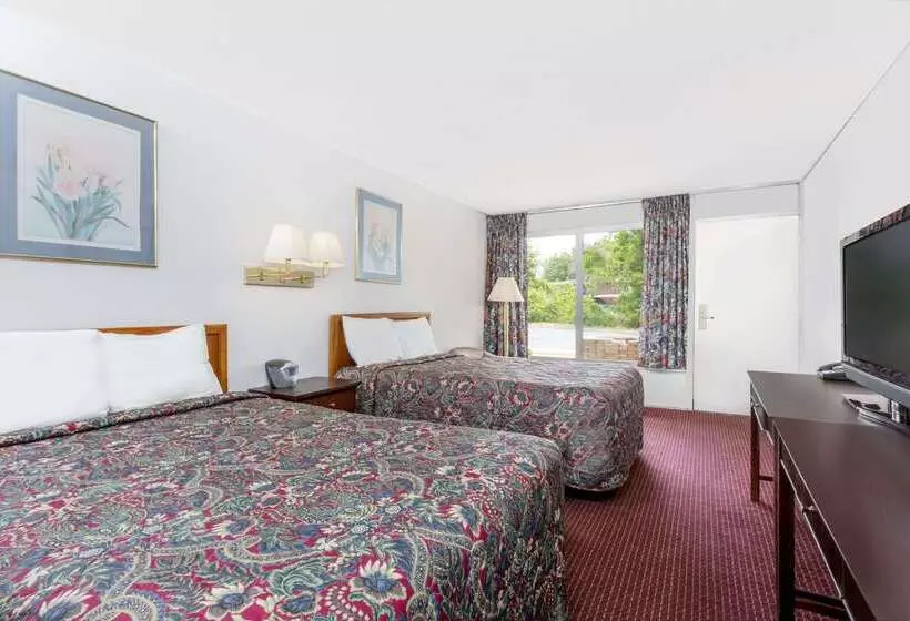 هتل Days Inn By Wyndham Greensboro Airport