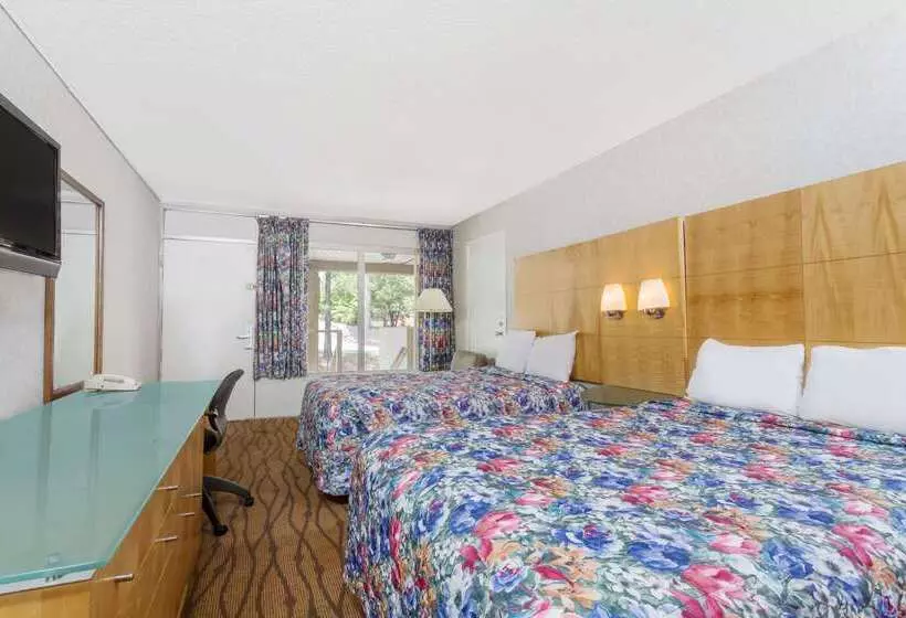 هتل Days Inn By Wyndham Greensboro Airport