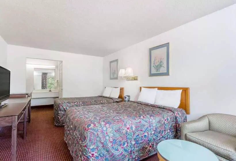 هتل Days Inn By Wyndham Greensboro Airport