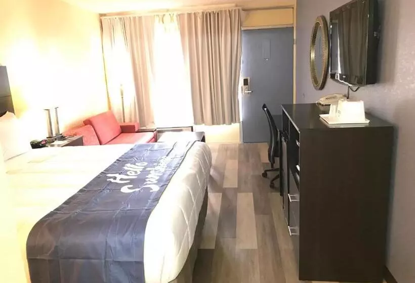 هتل Days Inn By Wyndham Greensboro Airport