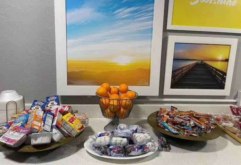 בית מלון כפרי Days Inn By Wyndham Port Charlotte Town Center