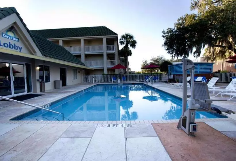 בית מלון כפרי Days Inn By Wyndham Port Charlotte Town Center