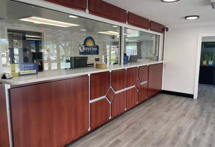 בית מלון כפרי Days Inn By Wyndham Port Charlotte Town Center