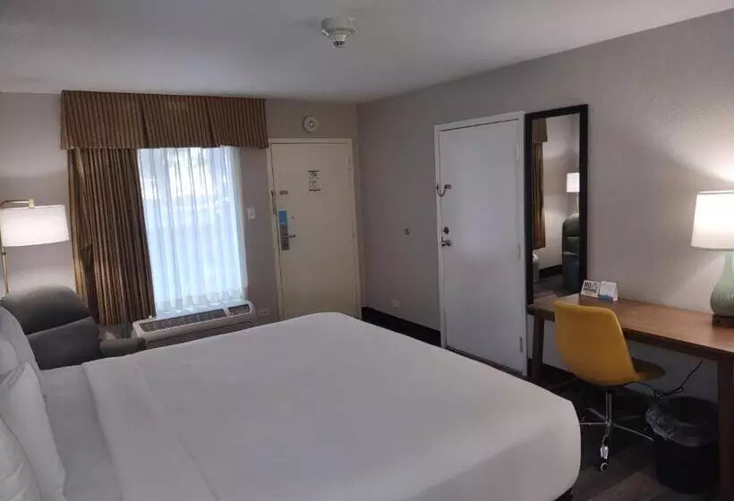 בית מלון כפרי Days Inn By Wyndham Port Charlotte Town Center