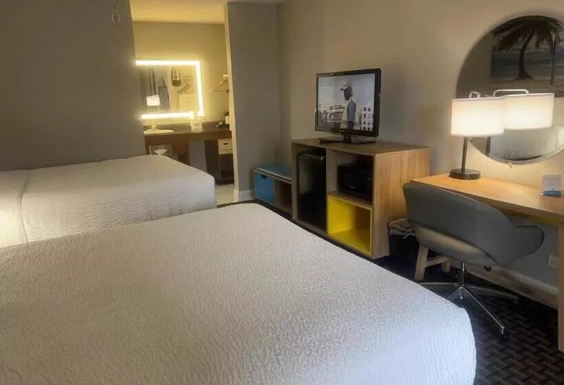 בית מלון כפרי Days Inn By Wyndham Port Charlotte Town Center