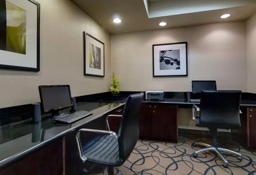 فندق Lakeside Orange County Airport