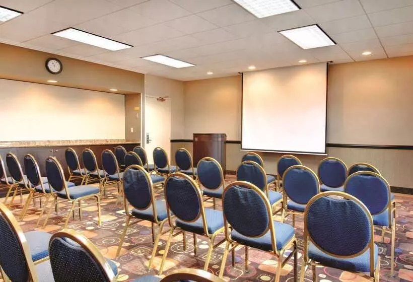 فندق Lakeside Orange County Airport